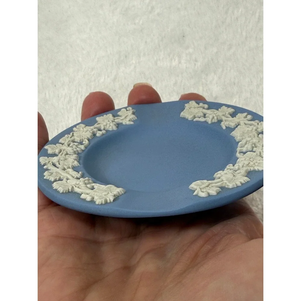 Wedgwood Jasperware Blue Grapevine Round Trinket Ashtray Dish Coaster‎ England